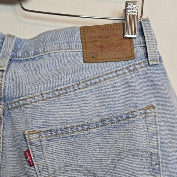 Buckle Levi's Premium 501 '90s Short In Yesterdays News Light Wash 29 - Picture 8 of 13